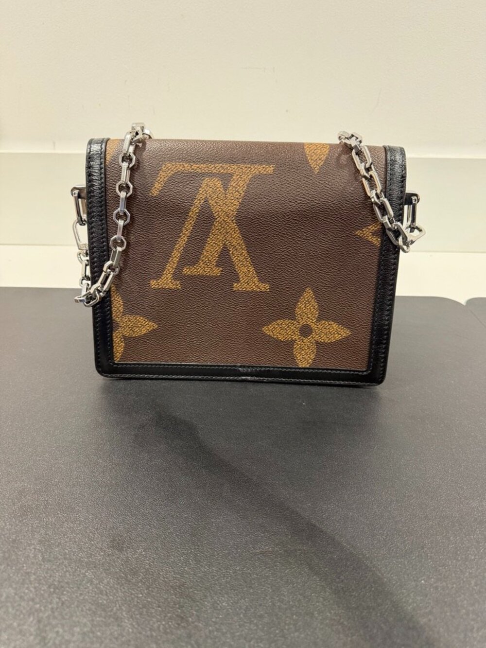Louis Vuitton Dauphine Shoulder Bag Reverse Giant Monogram (JB1485) - Picture 4 of 13